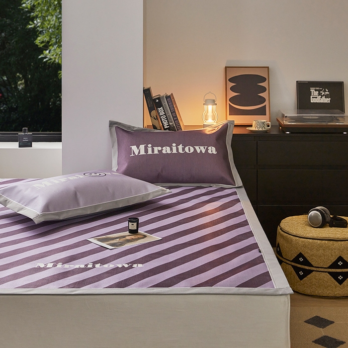 91家纺网 家纺一手货源 找家纺 圆岛家纺 2023夏季A类复古条纹系列高档900D数码印花冰丝凉席 黑加仑紫