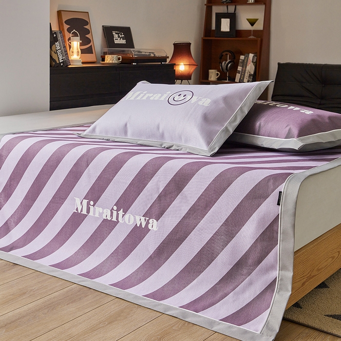 91家纺网 家纺一手货源 找家纺 圆岛家纺 2023夏季A类复古条纹系列高档900D数码印花冰丝凉席 黑加仑紫