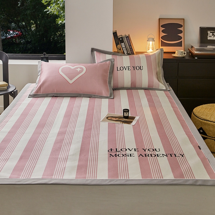 91家纺网 家纺一手货源 找家纺 圆岛家纺 2023夏季A类复古条纹系列高档900D数码印花冰丝凉席 蜜语粉