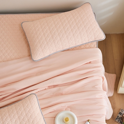 91家纺网 家纺一手货源 找家纺 塔塔家居 2025新款冷感冰激凌瓜瓜被（送高级礼袋) 瓜瓜奶油玉