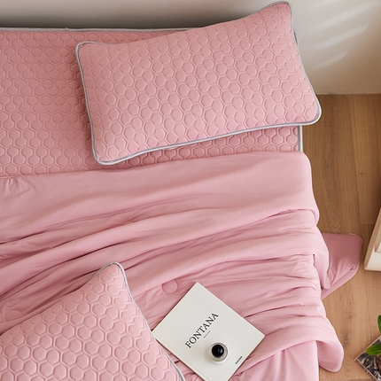 91家纺网 家纺一手货源 找家纺 （总）塔塔家居 2025新款冷感冰激凌瓜瓜被（送高级礼袋)