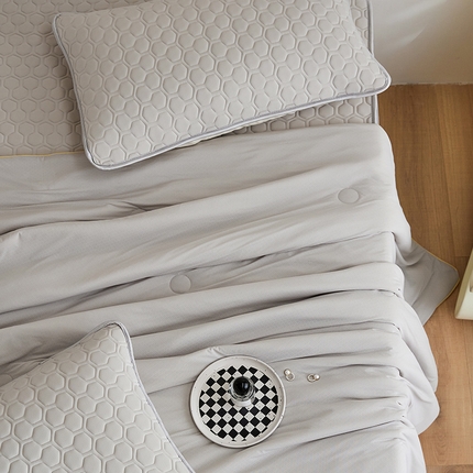 91家纺网 家纺一手货源 找家纺 （总）塔塔家居 2025新款冷感冰激凌瓜瓜被（送高级礼袋)