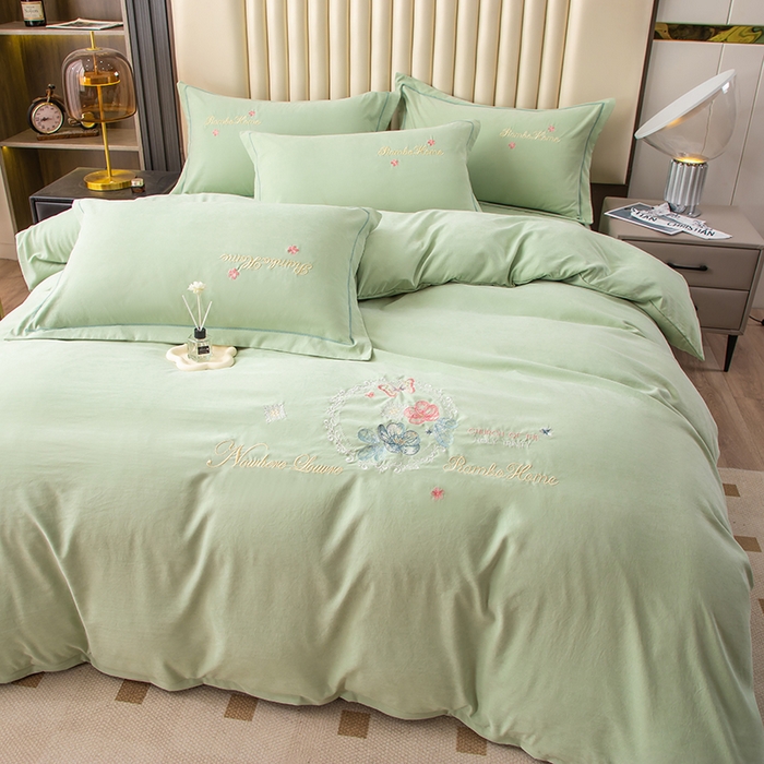 91家纺网 家纺一手货源 找家纺 优姿家纺 2024新款锦棉绣花四件套吊边床单一字绣枕套套件-锦绣花园 锦绣花园-翠绿