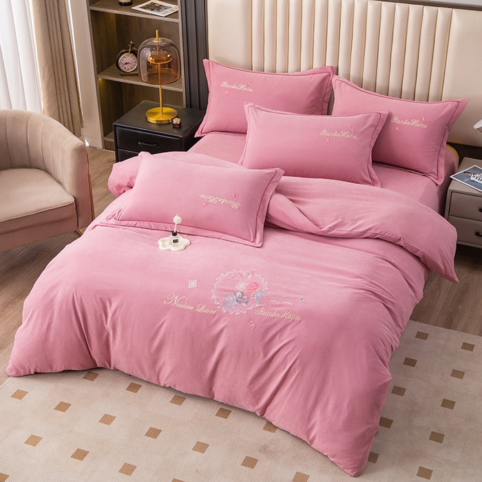 91家纺网 家纺一手货源 找家纺 优姿家纺 2024新款锦棉绣花四件套吊边床单一字绣枕套套件-锦绣花园 锦绣花园-豆沙