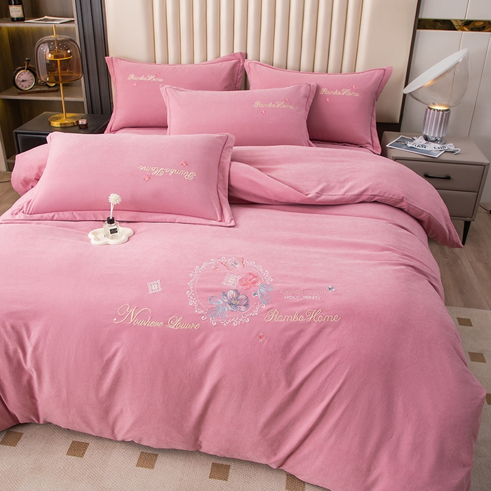 91家纺网 家纺一手货源 找家纺 优姿家纺 2024新款锦棉绣花四件套吊边床单一字绣枕套套件-锦绣花园 锦绣花园-豆沙