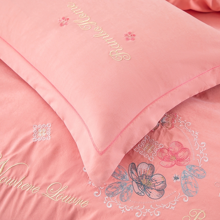 91家纺网 家纺一手货源 找家纺 优姿家纺 2024新款锦棉绣花四件套吊边床单一字绣枕套套件-锦绣花园 锦绣花园-粉