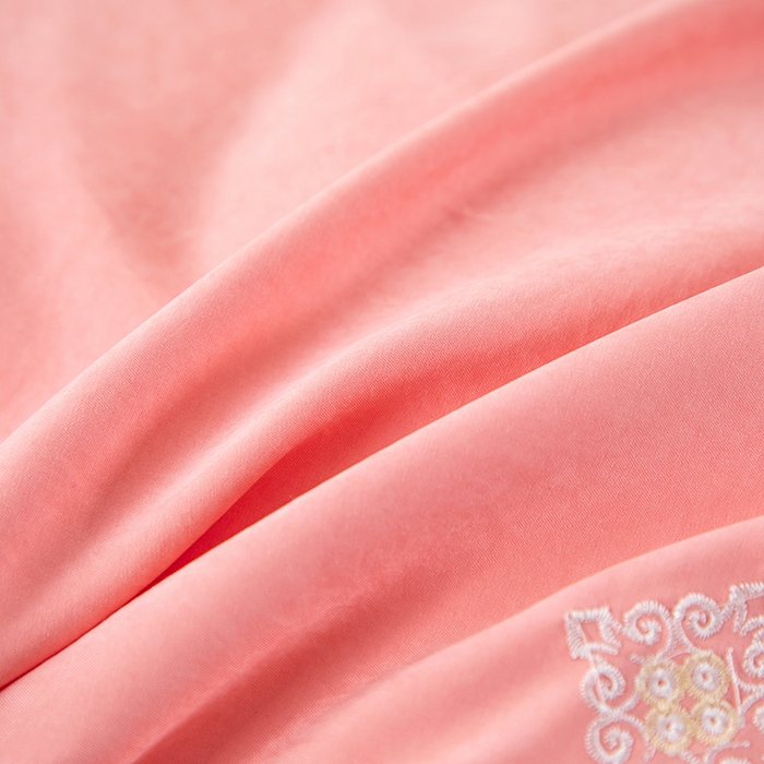 91家纺网 家纺一手货源 找家纺 优姿家纺 2024新款锦棉绣花四件套吊边床单一字绣枕套套件-锦绣花园 锦绣花园-粉