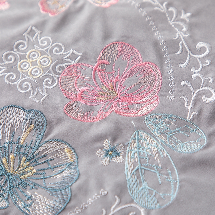 91家纺网 家纺一手货源 找家纺 优姿家纺 2024新款锦棉绣花四件套吊边床单一字绣枕套套件-锦绣花园 锦绣花园-灰