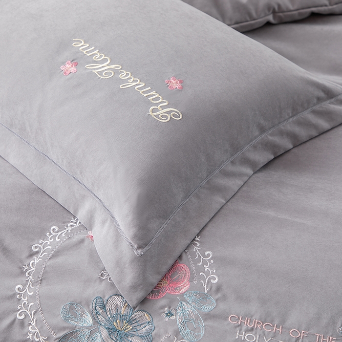 91家纺网 家纺一手货源 找家纺 优姿家纺 2024新款锦棉绣花四件套吊边床单一字绣枕套套件-锦绣花园 锦绣花园-灰