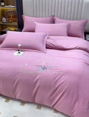 91家纺网 家纺一手货源 找家纺 优姿家纺 2024新款锦棉绣花四件套吊边床单一字绣枕套套件-锦绣花园 锦绣花园-豆沙