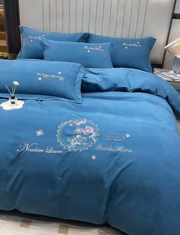 91家纺网 家纺一手货源 找家纺 优姿家纺 2024新款锦棉绣花四件套吊边床单一字绣枕套套件-锦绣花园 锦绣花园-绿