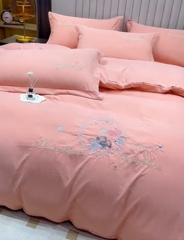 91家纺网 家纺一手货源 找家纺 优姿家纺 2024新款锦棉绣花四件套吊边床单一字绣枕套套件-锦绣花园 锦绣花园-橙