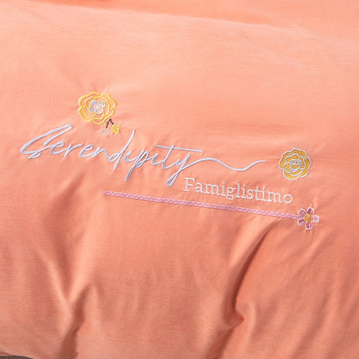 91家纺网 家纺一手货源 找家纺 优姿家纺 2024新款锦棉绣花四件套吊边床单一字绣枕套套件-雅韵 雅韵-橙