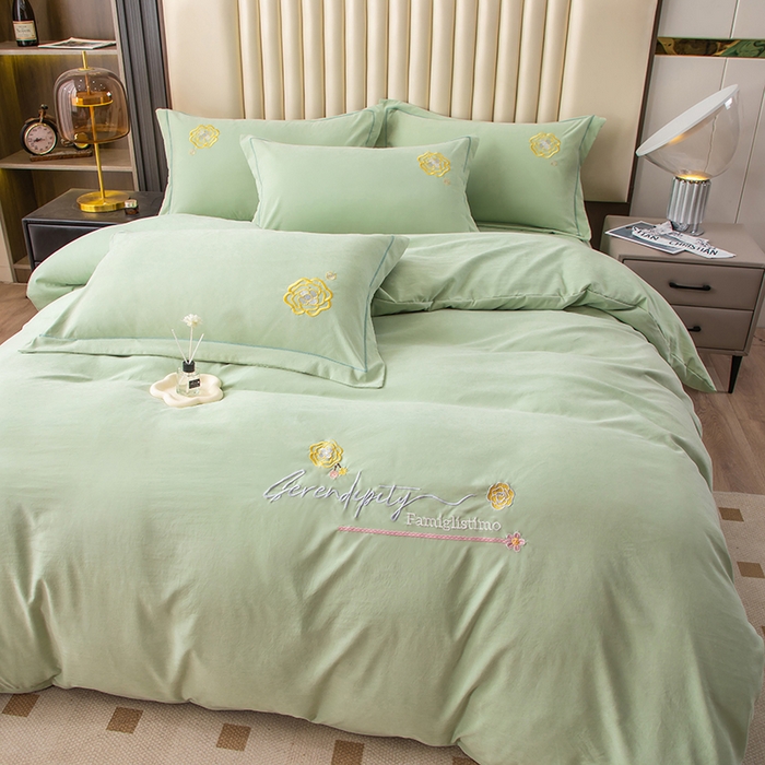 91家纺网 家纺一手货源 找家纺 优姿家纺 2024新款锦棉绣花四件套吊边床单一字绣枕套套件-雅韵 雅韵-翠绿