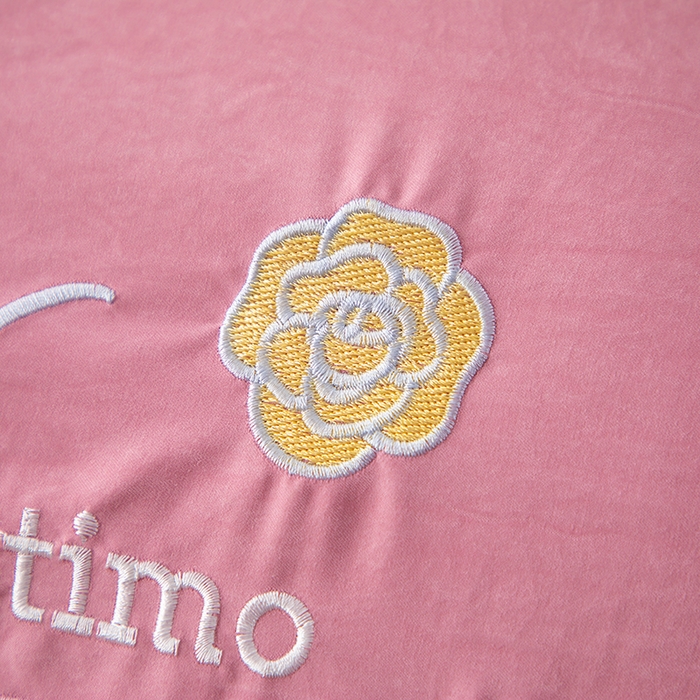 91家纺网 家纺一手货源 找家纺 优姿家纺 2024新款锦棉绣花四件套吊边床单一字绣枕套套件-雅韵 雅韵-豆沙