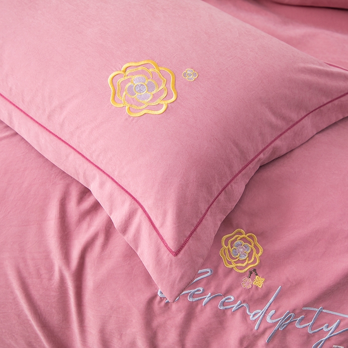 91家纺网 家纺一手货源 找家纺 优姿家纺 2024新款锦棉绣花四件套吊边床单一字绣枕套套件-雅韵 雅韵-豆沙