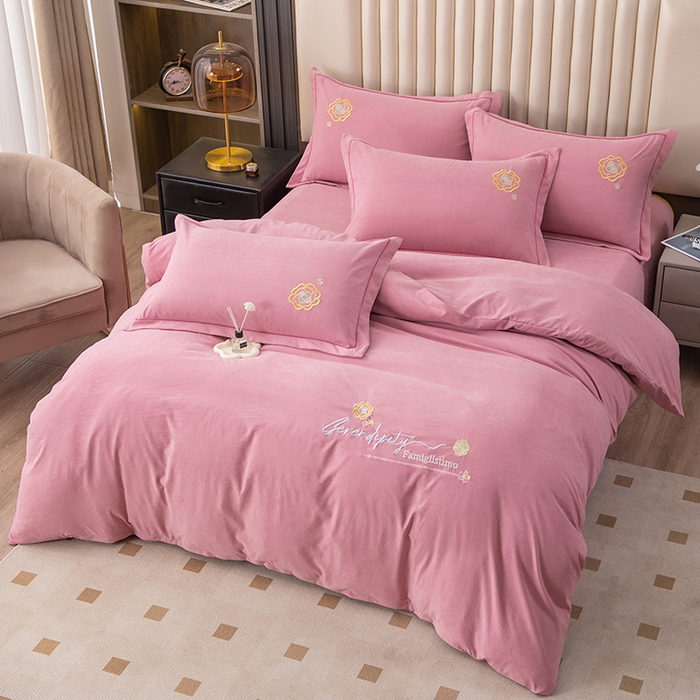 91家纺网 家纺一手货源 找家纺 优姿家纺 2024新款锦棉绣花四件套吊边床单一字绣枕套套件-雅韵 雅韵-豆沙