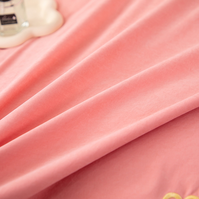 91家纺网 家纺一手货源 找家纺 优姿家纺 2024新款锦棉绣花四件套吊边床单一字绣枕套套件-雅韵 雅韵-粉