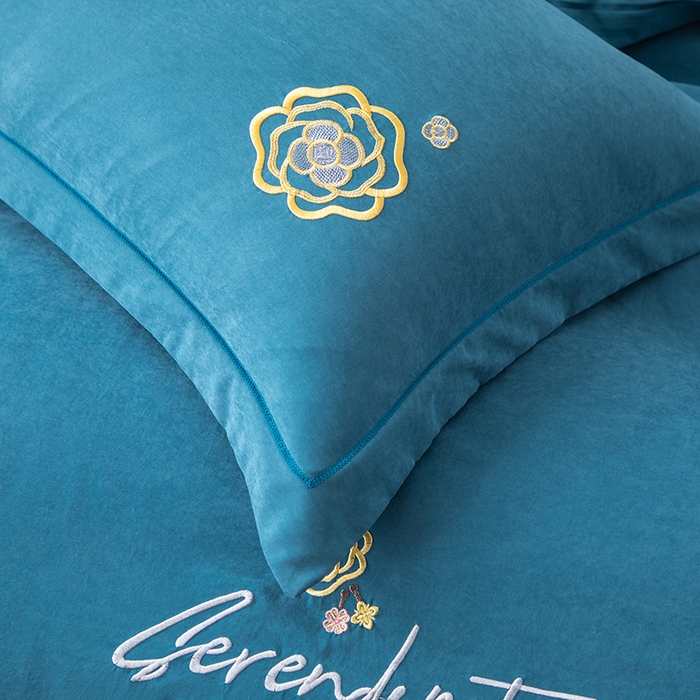 91家纺网 家纺一手货源 找家纺 优姿家纺 2024新款锦棉绣花四件套吊边床单一字绣枕套套件-雅韵 雅韵-绿