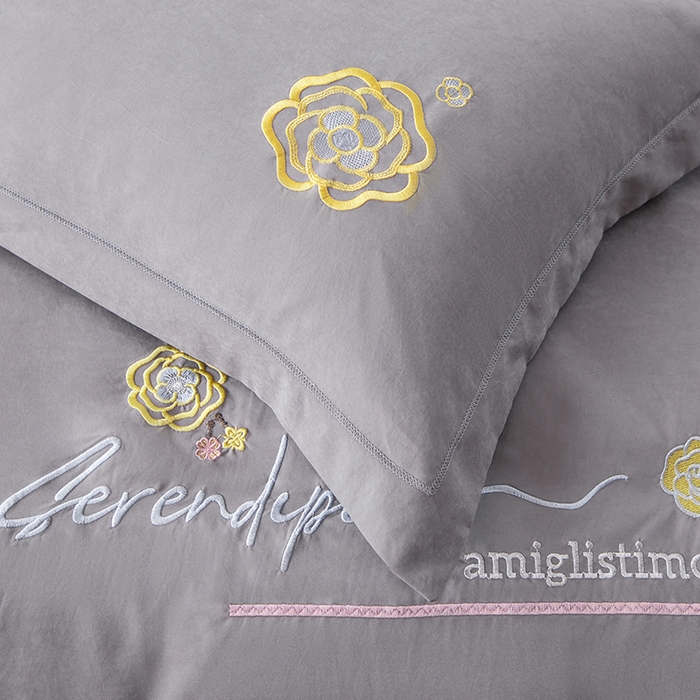 91家纺网 家纺一手货源 找家纺 优姿家纺 2024新款锦棉绣花四件套吊边床单一字绣枕套套件-雅韵 雅韵-灰