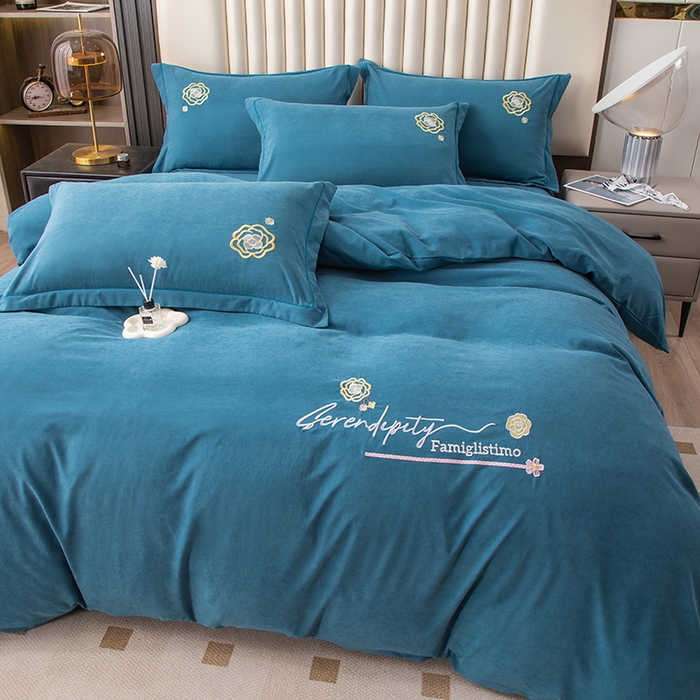 91家纺网 家纺一手货源 找家纺 优姿家纺 2024新款锦棉绣花四件套吊边床单一字绣枕套套件-雅韵 雅韵-绿