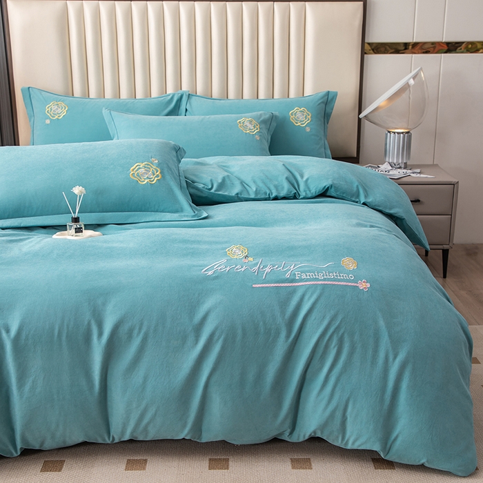 91家纺网 家纺一手货源 找家纺 优姿家纺 2024新款锦棉绣花四件套吊边床单一字绣枕套套件-雅韵 雅韵-浅绿