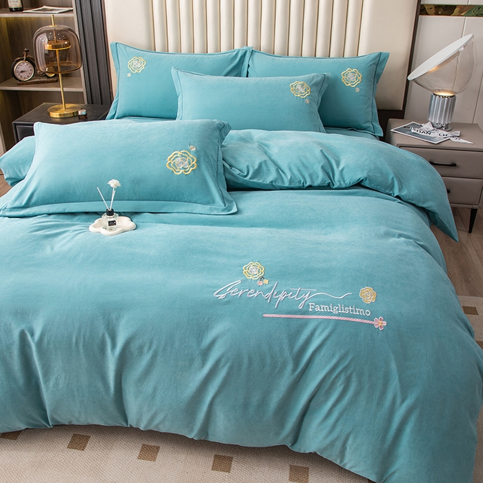 91家纺网 家纺一手货源 找家纺 优姿家纺 2024新款锦棉绣花四件套吊边床单一字绣枕套套件-雅韵 雅韵-浅绿