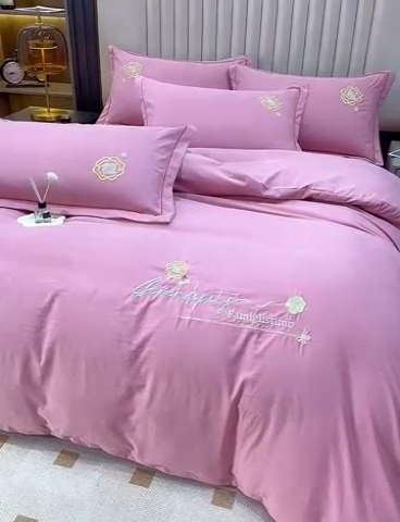 91家纺网 家纺一手货源 找家纺 优姿家纺 2024新款锦棉绣花四件套吊边床单一字绣枕套套件-雅韵 雅韵-豆沙