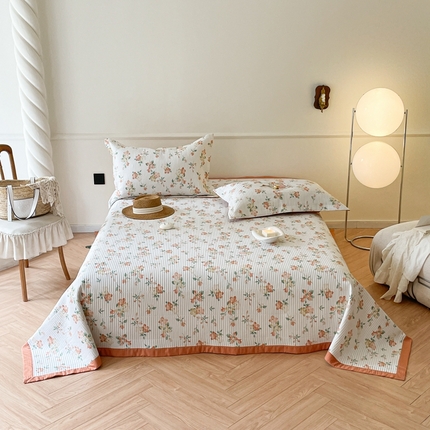 91家纺网 家纺一手货源 找家纺 上喜热卖一面印花天丝一面纯色天丝夹棉床盖三件套 幽雾