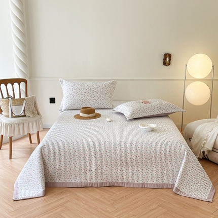 91家纺网 家纺一手货源 找家纺 上喜热卖一面印花天丝一面纯色天丝夹棉床盖三件套 漫野