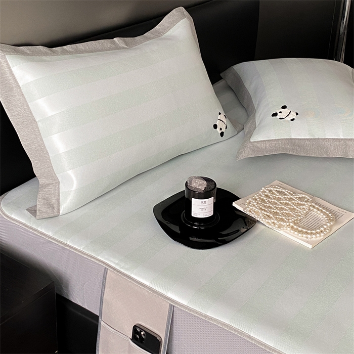 91家纺网 家纺一手货源 找家纺 三味舒屋 2025新款凉感抗菌防螨印花冰丝养生席床笠款 熊宝