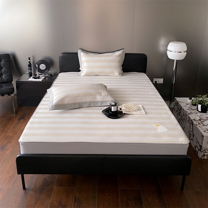 91家纺网 家纺一手货源 找家纺 三味舒屋 2025新款凉感抗菌防螨印花冰丝养生席床笠款 鸭宝