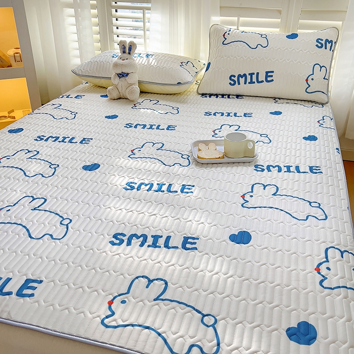 91家纺网 家纺一手货源 找家纺 木堇家居 2023新款乳胶凉席 微笑兔