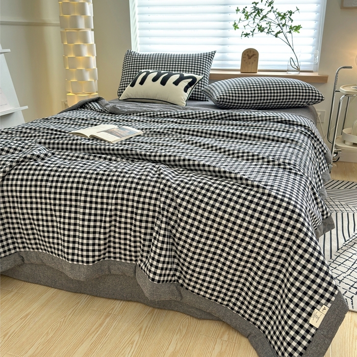 91家纺网 家纺一手货源 找家纺 三沁 2024新款春夏全棉色织水洗棉大豆夏被四件套 SM-黑白小格