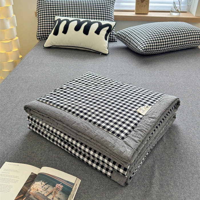 91家纺网 家纺一手货源 找家纺 三沁 2024新款春夏全棉色织水洗棉大豆夏被四件套 SM-黑白小格