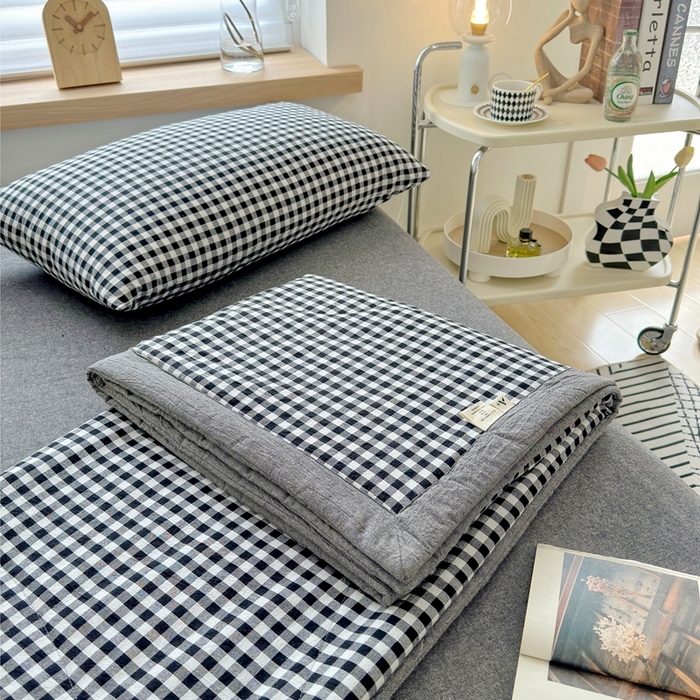 91家纺网 家纺一手货源 找家纺 三沁 2024新款春夏全棉色织水洗棉大豆夏被四件套 SM-黑白小格