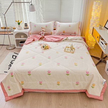 91家纺网 家纺一手货源 找家纺 乐童 2024新款全棉夏被四件套爆款花色 粉郁香间