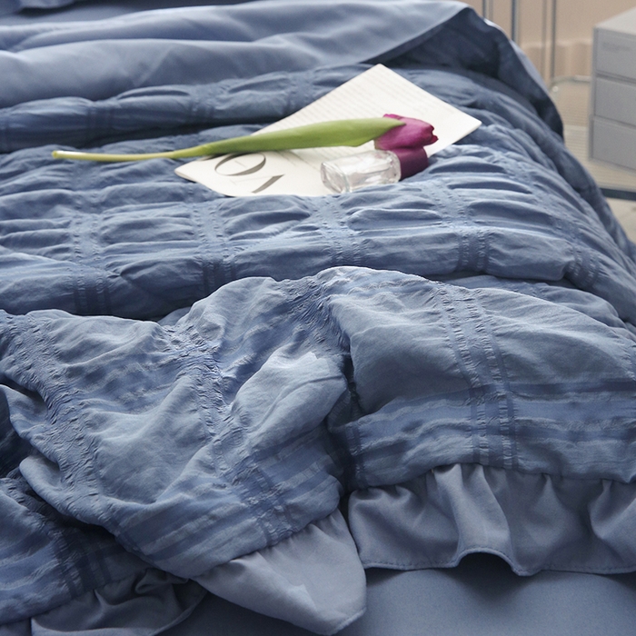 91家纺网 家纺一手货源 找家纺 仟网汇2023新款韩版方格泡泡纱夏被四件套 蔚蓝