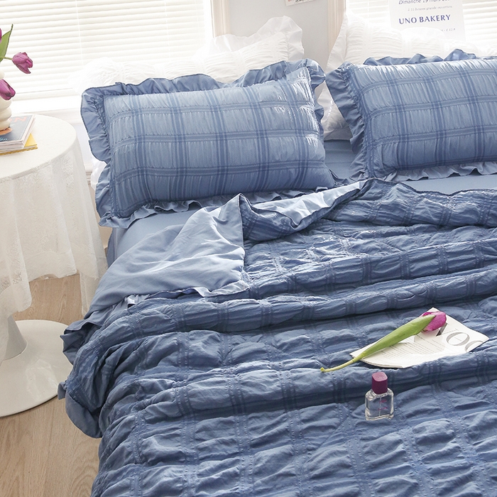 91家纺网 家纺一手货源 找家纺 仟网汇2023新款韩版方格泡泡纱夏被四件套 蔚蓝