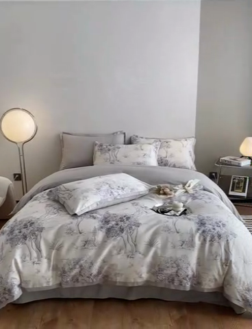 91家纺网 家纺一手货源 找家纺 （总）秀色 2025新款50支贡缎长绒棉床上四件套数码印花被套轻奢高级感床品 椿野-纽约灰