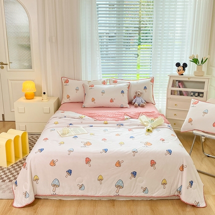 91家纺网 家纺一手货源 找家纺 花漾 2024新款A类针织棉凉感丝夏被凉席四件套自然光 梦幻蘑菇