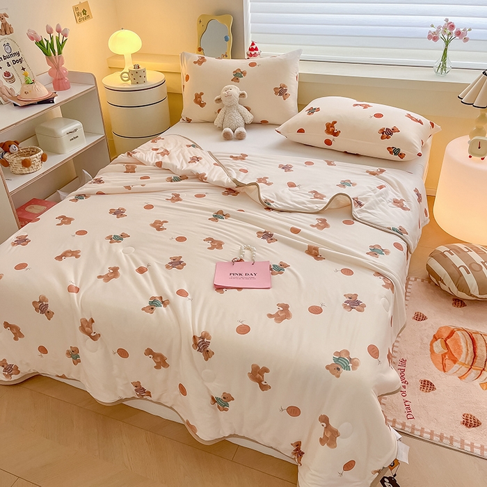 91家纺网 家纺一手货源 找家纺 （总）桃子 2023新款A类ins高品质小清新花卉卡通牛奶丝针织棉夏被