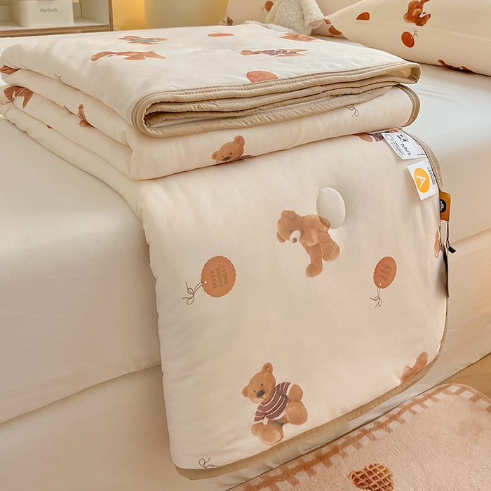 91家纺网 家纺一手货源 找家纺 （总）桃子 2023新款A类ins高品质小清新花卉卡通牛奶丝针织棉夏被