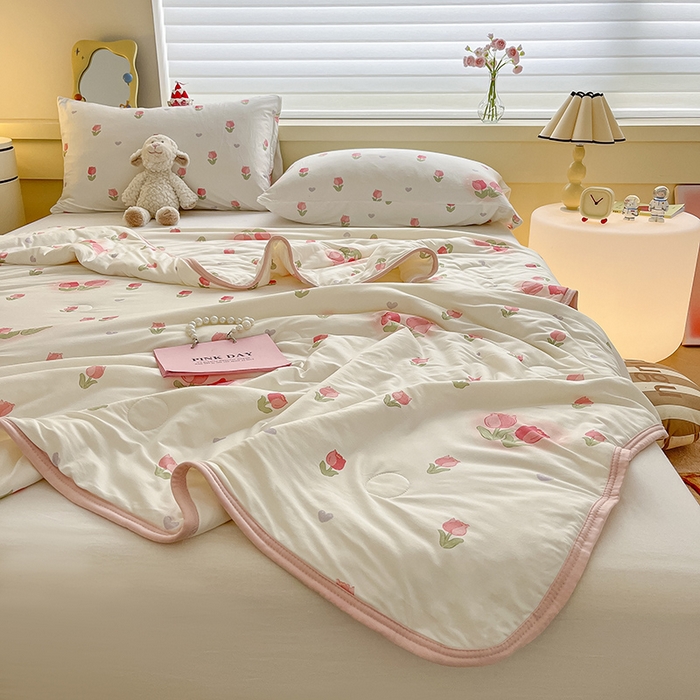 91家纺网 家纺一手货源 找家纺 桃子 2023新款A类ins高品质小清新花卉卡通牛奶丝针织棉夏被 针织棉夏被-奶油郁金香粉