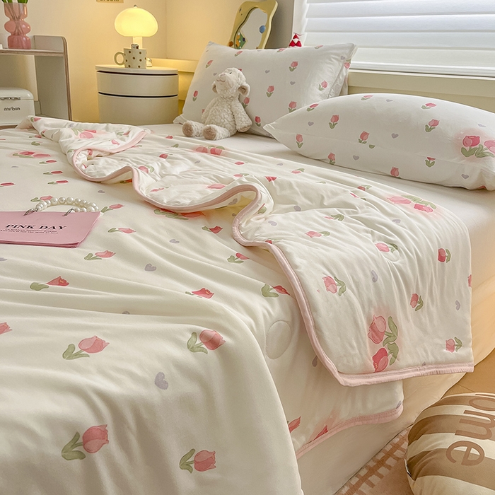 91家纺网 家纺一手货源 找家纺 桃子 2023新款A类ins高品质小清新花卉卡通牛奶丝针织棉夏被 针织棉夏被-奶油郁金香粉