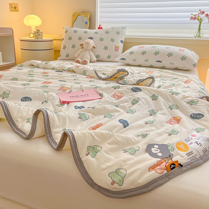 91家纺网 家纺一手货源 找家纺 桃子 2023新款A类ins高品质小清新花卉卡通牛奶丝针织棉夏被 针织棉夏被-快乐熊