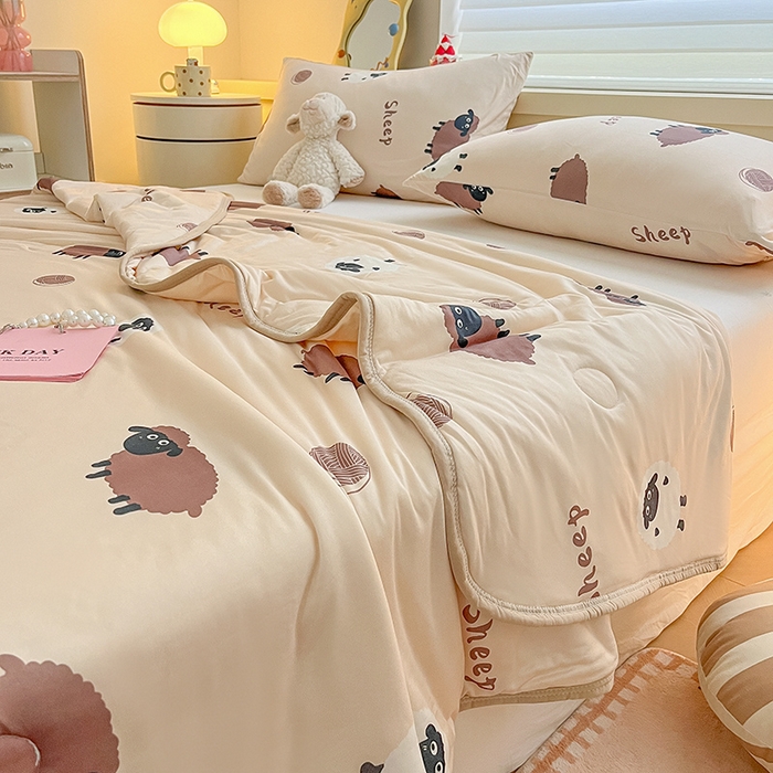 91家纺网 家纺一手货源 找家纺 桃子 2023新款A类ins高品质小清新花卉卡通牛奶丝针织棉夏被 针织棉夏被-小绵羊