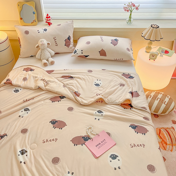 91家纺网 家纺一手货源 找家纺 桃子 2023新款A类ins高品质小清新花卉卡通牛奶丝针织棉夏被 针织棉夏被-小绵羊