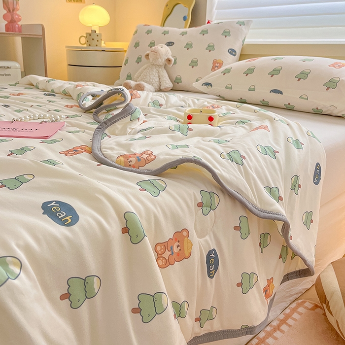 91家纺网 家纺一手货源 找家纺 桃子 2023新款A类ins高品质小清新花卉卡通牛奶丝针织棉夏被 针织棉夏被-快乐熊