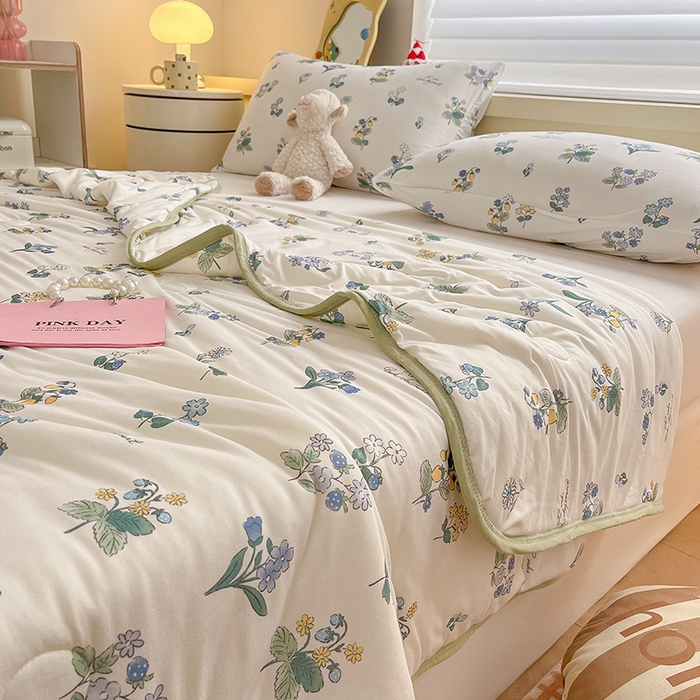 91家纺网 家纺一手货源 找家纺 桃子 2023新款A类ins高品质小清新花卉卡通牛奶丝针织棉夏被 针织棉夏被-木槿花